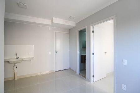Sala/Cozinha de apartamento para alugar com 2 quartos, 33m² em Vila Suzana, São Paulo