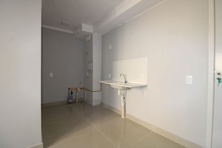 Sala/Cozinha de apartamento para alugar com 2 quartos, 33m² em Vila Suzana, São Paulo