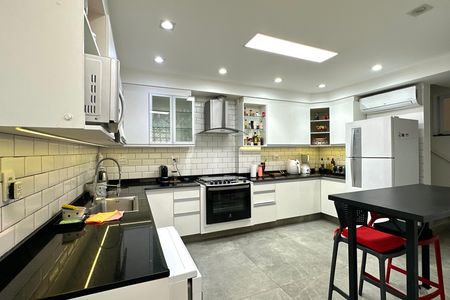 Apartamento à venda com 200m², 4 quartos e 1 vaga
