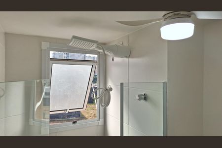 Banheiro social de apartamento para alugar com 1 quarto, 25m² em Parque Industrial Tomas Edson, São Paulo