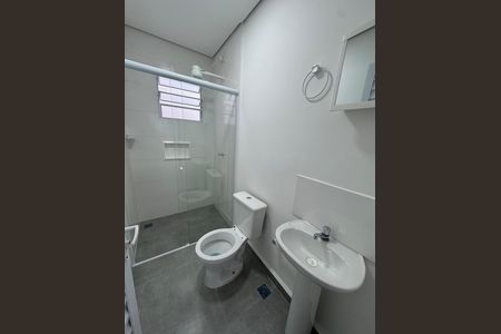 Banheiro de casa para alugar com 1 quarto, 25m² em Km 18, Osasco