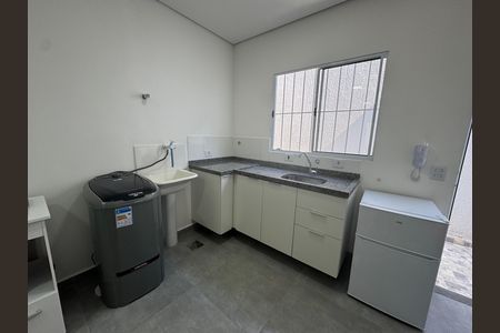 Cozinha e Área de Serviço de casa para alugar com 1 quarto, 25m² em Km 18, Osasco