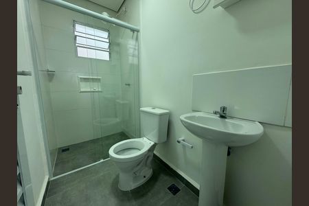 Banheiro de casa para alugar com 1 quarto, 25m² em Km 18, Osasco