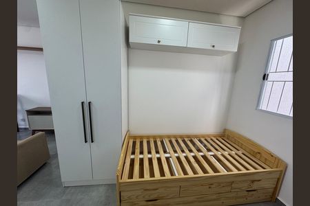 Quarto de casa para alugar com 1 quarto, 25m² em Km 18, Osasco