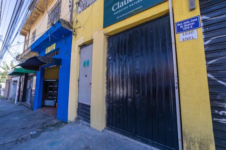Casa para alugar com 77m², 2 quartos e sem vaga Casa para alugar com 77m², 2 quartos e sem vagaFachada