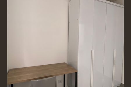 Quarto de kitnet/studio para alugar com 2 quartos, 40m² em Km 18, Osasco
