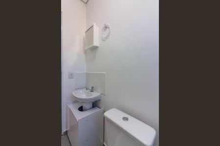 Banheiro de kitnet/studio para alugar com 1 quarto, 25m² em Km 18, Osasco