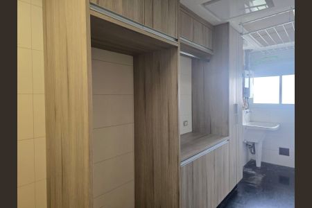 Apartamento à venda com 194m², 3 quartos e 3 vagas Apartamento à venda com 194m², 3 quartos e 3 vagasÁrea de Serviço
