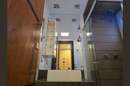 Apartamento à venda com 194m², 3 quartos e 3 vagas Apartamento à venda com 194m², 3 quartos e 3 vagasBanheiro da Suíte 3