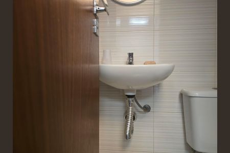 Apartamento à venda com 194m², 3 quartos e 3 vagas Apartamento à venda com 194m², 3 quartos e 3 vagasLavabo de Serviço