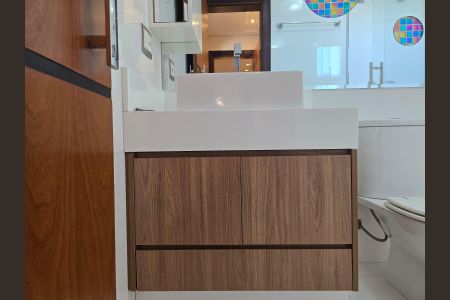 Apartamento à venda com 194m², 3 quartos e 3 vagas Apartamento à venda com 194m², 3 quartos e 3 vagasBanheiro da Suíte 2