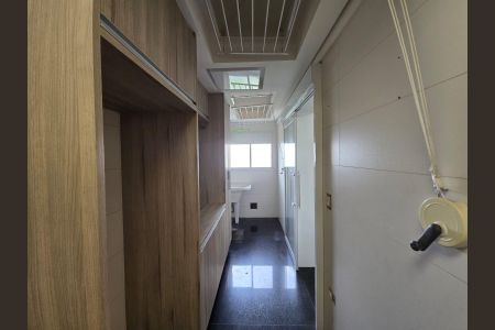 Apartamento à venda com 194m², 3 quartos e 3 vagas Apartamento à venda com 194m², 3 quartos e 3 vagasÁrea de Serviço