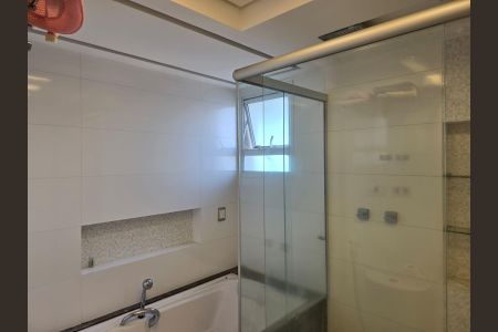 Apartamento à venda com 194m², 3 quartos e 3 vagas Apartamento à venda com 194m², 3 quartos e 3 vagasBanheiro da Suíte 1