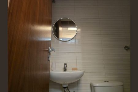 Apartamento à venda com 194m², 3 quartos e 3 vagas Apartamento à venda com 194m², 3 quartos e 3 vagasLavabo de Serviço