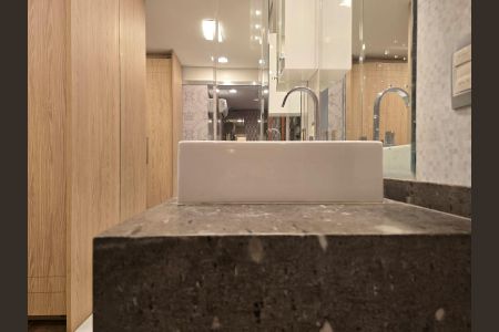 Apartamento à venda com 194m², 3 quartos e 3 vagas Apartamento à venda com 194m², 3 quartos e 3 vagasBanheiro da Suíte 1