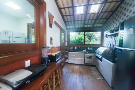Casa de condomínio à venda com 350m², 4 quartos e 4 vagas Casa de condomínio à venda com 350m², 4 quartos e 4 vagasChurrasqueira