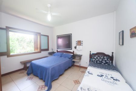 Casa de condomínio à venda com 350m², 4 quartos e 4 vagas Casa de condomínio à venda com 350m², 4 quartos e 4 vagassemi suite 2