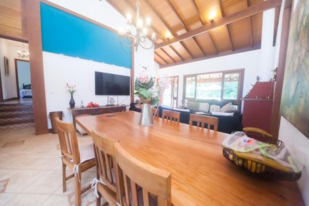 Casa de condomínio à venda com 350m², 4 quartos e 4 vagas Casa de condomínio à venda com 350m², 4 quartos e 4 vagasSala de Jantar