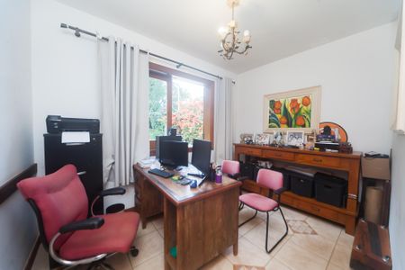 Casa de condomínio à venda com 350m², 4 quartos e 4 vagas Casa de condomínio à venda com 350m², 4 quartos e 4 vagasEscritório