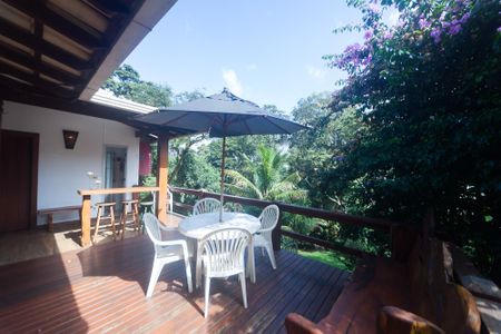 Casa de condomínio à venda com 350m², 4 quartos e 4 vagas Casa de condomínio à venda com 350m², 4 quartos e 4 vagasdeck