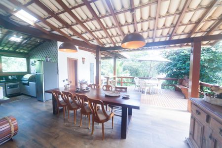 Casa de condomínio à venda com 350m², 4 quartos e 4 vagas Casa de condomínio à venda com 350m², 4 quartos e 4 vagasChurrasqueira