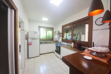 Casa de condomínio à venda com 350m², 4 quartos e 4 vagas Casa de condomínio à venda com 350m², 4 quartos e 4 vagasCozinha