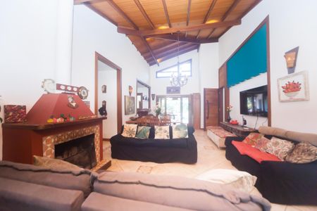 Casa de condomínio à venda com 350m², 4 quartos e 4 vagas Casa de condomínio à venda com 350m², 4 quartos e 4 vagassala de visitas / lareira