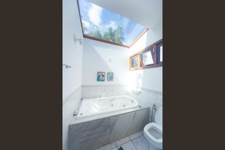 Casa de condomínio à venda com 350m², 4 quartos e 4 vagas Casa de condomínio à venda com 350m², 4 quartos e 4 vagasBanheiro suite