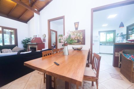 Casa de condomínio à venda com 350m², 4 quartos e 4 vagas Casa de condomínio à venda com 350m², 4 quartos e 4 vagasSala de Jantar