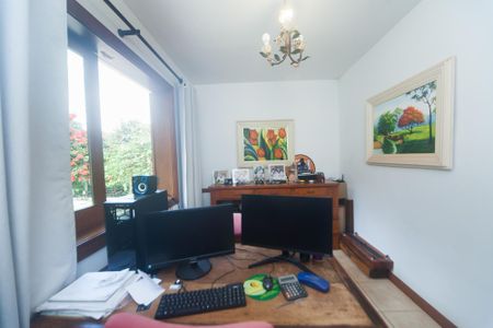 Casa de condomínio à venda com 350m², 4 quartos e 4 vagas Casa de condomínio à venda com 350m², 4 quartos e 4 vagasEscritório