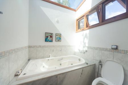 Casa de condomínio à venda com 350m², 4 quartos e 4 vagas Casa de condomínio à venda com 350m², 4 quartos e 4 vagasBanheiro suite