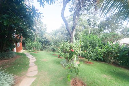Casa de condomínio à venda com 350m², 4 quartos e 4 vagas Casa de condomínio à venda com 350m², 4 quartos e 4 vagasQuintal