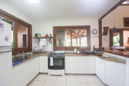 Casa de condomínio à venda com 350m², 4 quartos e 4 vagas Casa de condomínio à venda com 350m², 4 quartos e 4 vagasCozinha