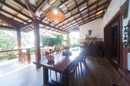 Casa de condomínio à venda com 350m², 4 quartos e 4 vagas Casa de condomínio à venda com 350m², 4 quartos e 4 vagasChurrasqueira