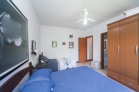 Casa de condomínio à venda com 350m², 4 quartos e 4 vagas Casa de condomínio à venda com 350m², 4 quartos e 4 vagassemi suite 2