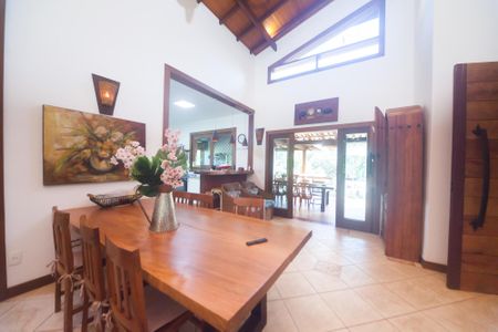 Casa de condomínio à venda com 350m², 4 quartos e 4 vagas Casa de condomínio à venda com 350m², 4 quartos e 4 vagasSala de Jantar