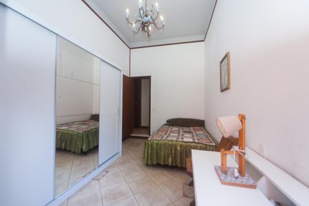 Casa de condomínio à venda com 350m², 4 quartos e 4 vagas Casa de condomínio à venda com 350m², 4 quartos e 4 vagasquarto 1