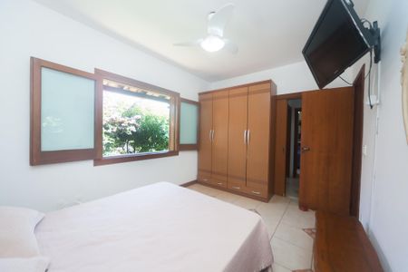 Casa de condomínio à venda com 350m², 4 quartos e 4 vagas Casa de condomínio à venda com 350m², 4 quartos e 4 vagassemi suite 1