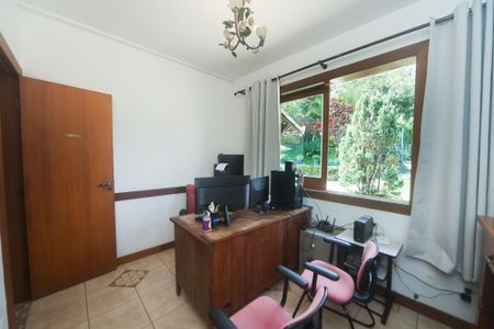 Casa de condomínio à venda com 350m², 4 quartos e 4 vagas Casa de condomínio à venda com 350m², 4 quartos e 4 vagasEscritório
