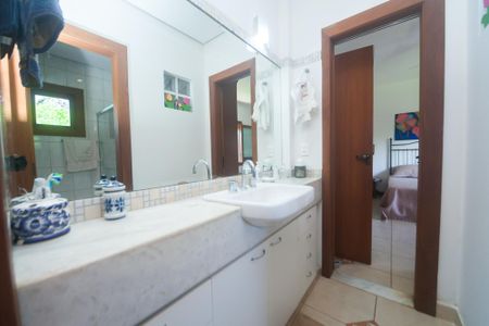 Casa de condomínio à venda com 350m², 4 quartos e 4 vagas Casa de condomínio à venda com 350m², 4 quartos e 4 vagasBanheiro semi suite 1 e 2