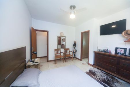 Casa de condomínio à venda com 350m², 4 quartos e 4 vagas Casa de condomínio à venda com 350m², 4 quartos e 4 vagassuite
