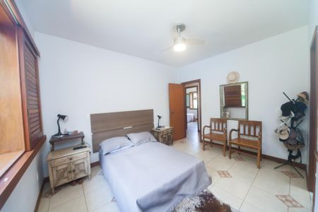 Casa de condomínio à venda com 350m², 4 quartos e 4 vagas Casa de condomínio à venda com 350m², 4 quartos e 4 vagassuite