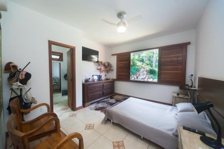 Casa de condomínio à venda com 350m², 4 quartos e 4 vagas Casa de condomínio à venda com 350m², 4 quartos e 4 vagassuite