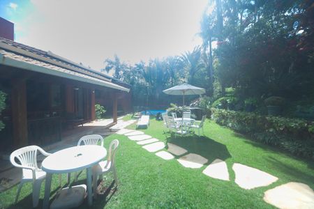 Casa de condomínio à venda com 350m², 4 quartos e 4 vagas Casa de condomínio à venda com 350m², 4 quartos e 4 vagasJardim - piscina