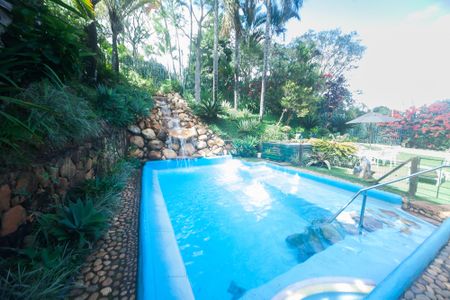Casa de condomínio à venda com 350m², 4 quartos e 4 vagas Casa de condomínio à venda com 350m², 4 quartos e 4 vagasJardim - piscina