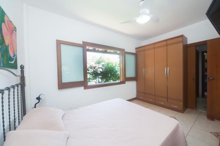 Casa de condomínio à venda com 350m², 4 quartos e 4 vagas Casa de condomínio à venda com 350m², 4 quartos e 4 vagassemi suite 1