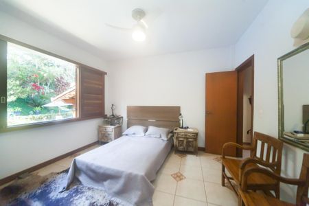 Casa de condomínio à venda com 350m², 4 quartos e 4 vagas Casa de condomínio à venda com 350m², 4 quartos e 4 vagassuite