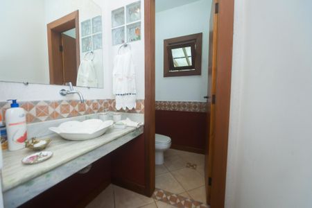 Casa de condomínio à venda com 350m², 4 quartos e 4 vagas Casa de condomínio à venda com 350m², 4 quartos e 4 vagasLavabo