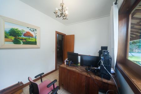 Casa de condomínio à venda com 350m², 4 quartos e 4 vagas Casa de condomínio à venda com 350m², 4 quartos e 4 vagasEscritório
