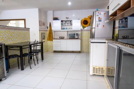 Casa à venda com 311m², 5 quartos e 1 vaga